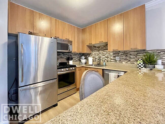 Building Photo - 635 N Dearborn St