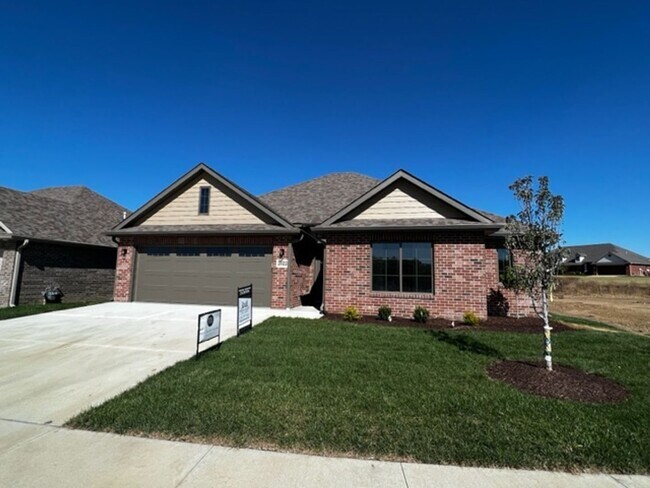 Building Photo - NEW 3 Bedroom home Month 2 Month lease