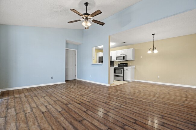 Foto del edificio - 527 3rd Loop Rd