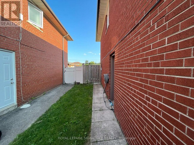 Building Photo - 19 Lilywood Rd