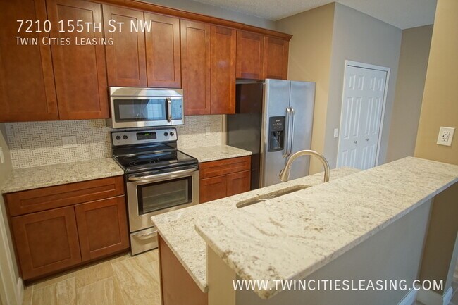 Building Photo - Like New, Completely Remodeled Townhouse -...