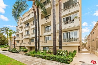 Building Photo - 1337 Wellesley Ave