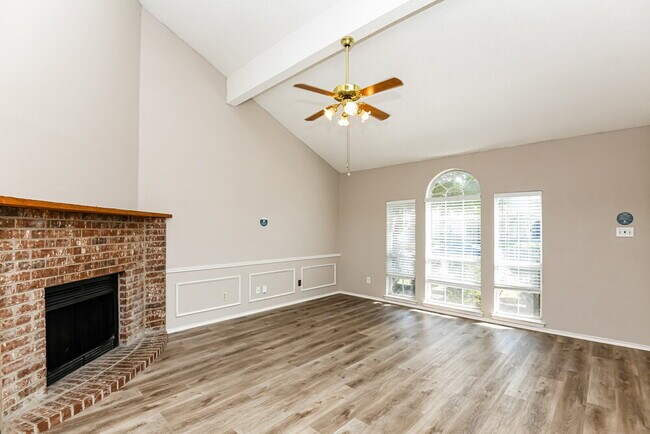 Foto del edificio - 5004 Flat Creek Dr