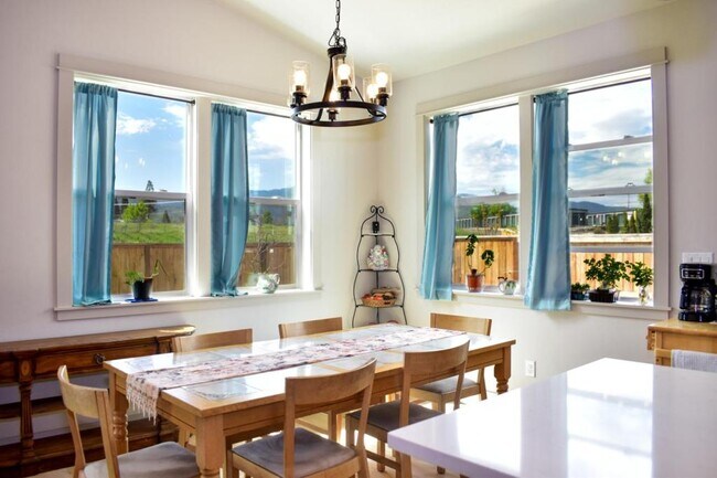 Foto del edificio - 214 Oak Crest Way