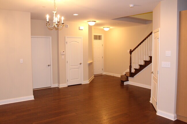 Building Photo - 213 Clermont Dr