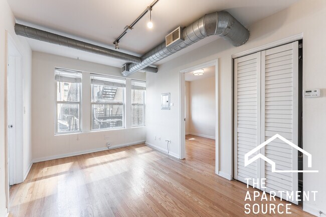 Foto del edificio - 2520 W Leland Ave