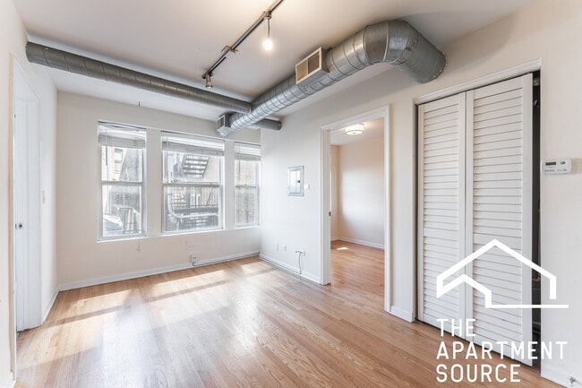 Building Photo - 2520 W Leland Ave