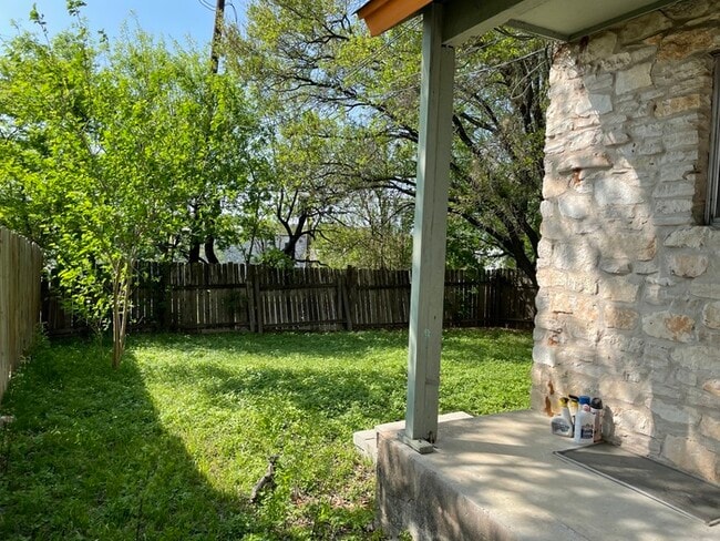 Building Photo - 1601 Taylor Gaines St