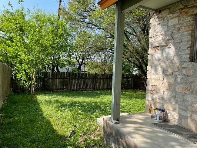 Foto del edificio - 1601 Taylor Gaines St