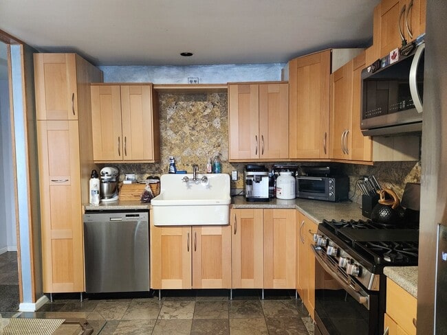 Building Photo - 2423 N Kennicott Dr