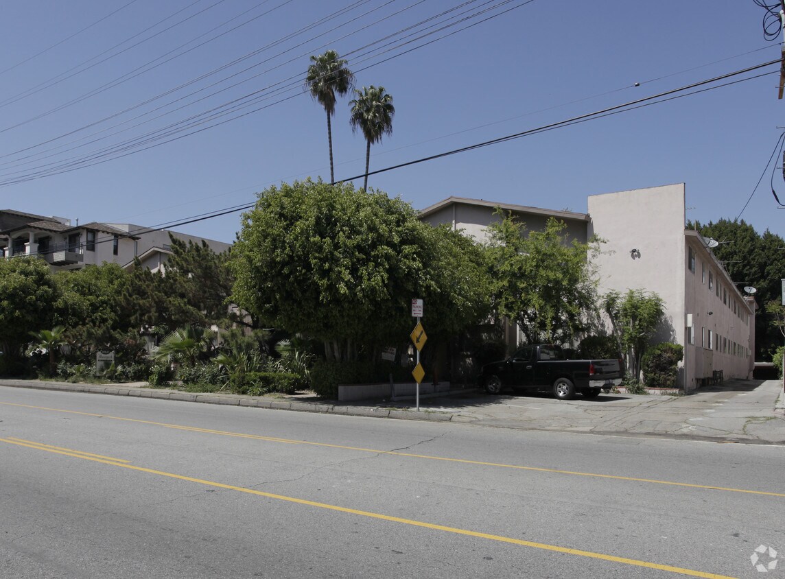 Primary Photo - Moorpark Manor