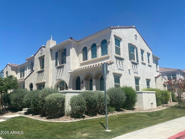 Building Photo - 4077 S Sabrina Dr