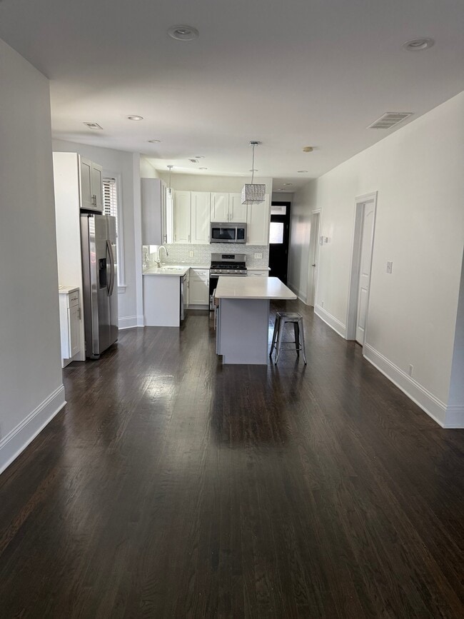 Building Photo - 3142 N Damen Ave