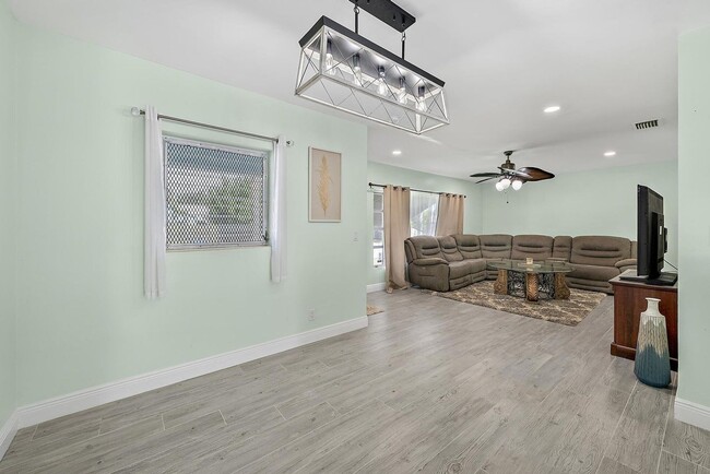 Photo - 135 E 28th St House