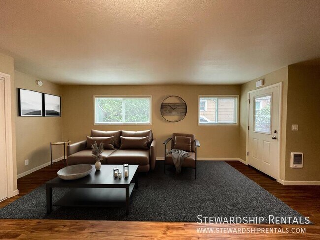 Building Photo - Remodeled studio
