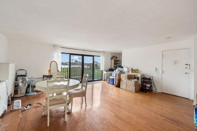 Foto del edificio - 1150 River Rd