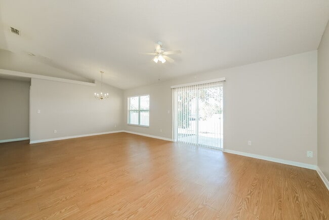 Foto del edificio - 11838 Foxglove Dr