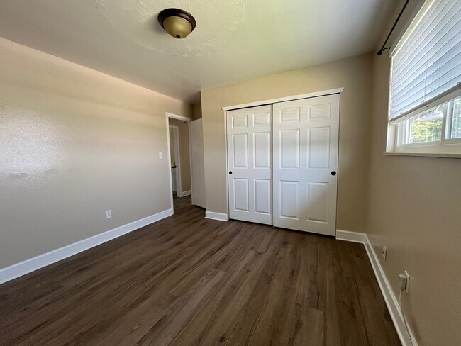 Foto del edificio - 5294 Meade St