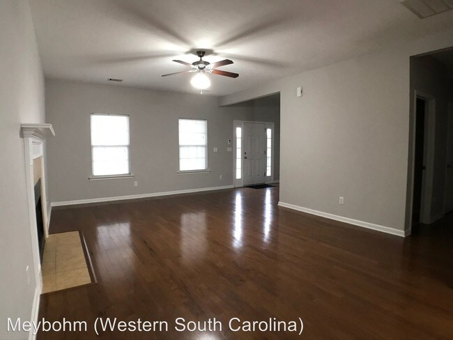 Building Photo - 1822 Jefferson Davis Hwy