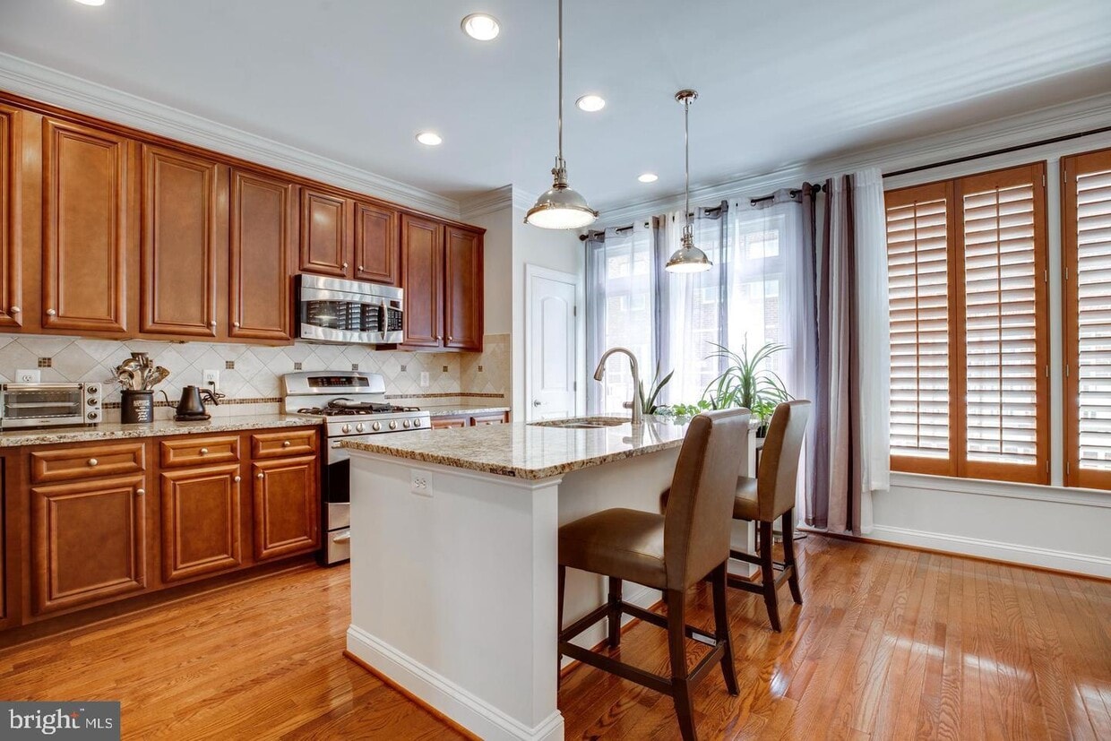 10413 Whitehead St, Fairfax, VA 22030 Townhome Rentals in Fairfax VA