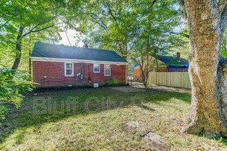Building Photo - 1071 Robin Hood Ln