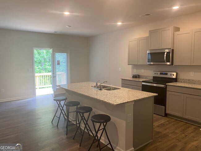 Building Photo - 8282 Castleton Dr
