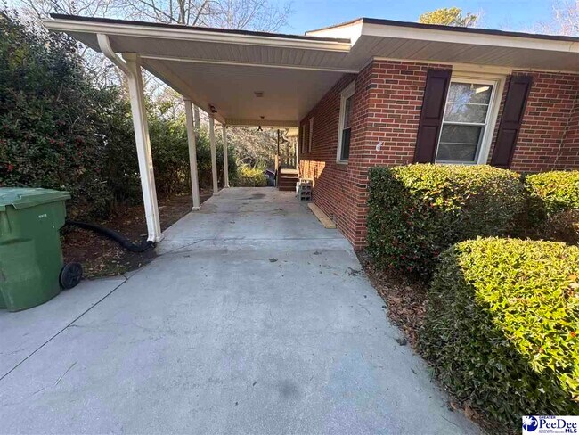 Foto del edificio - 1315 Sylvan Dr