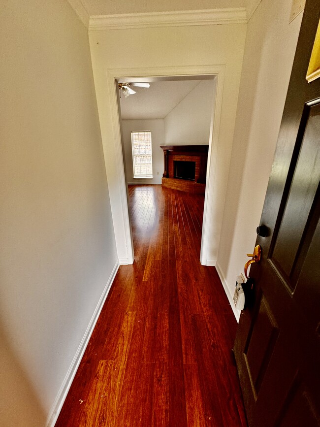 Foto del edificio - 7365 Fox Hollow Ln