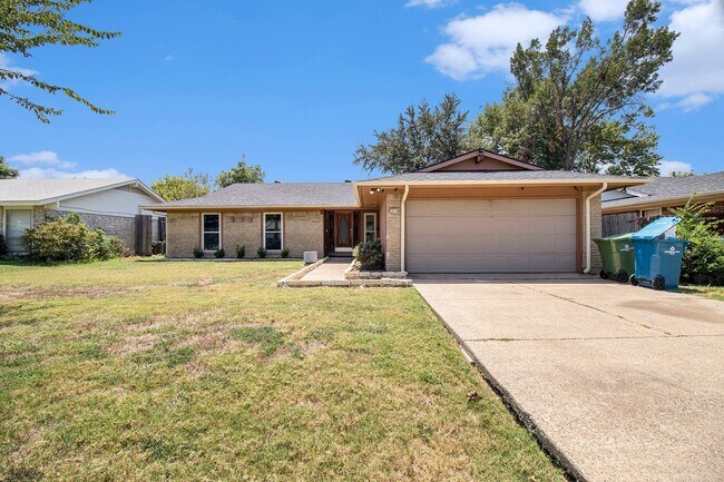 Building Photo - This charming home in Carrollton, Texas, i...
