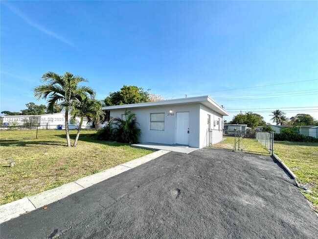 Foto del edificio - 2750 NW 4th Ct