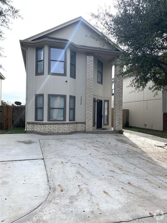 Building Photo - 3020 La Estancia Ln