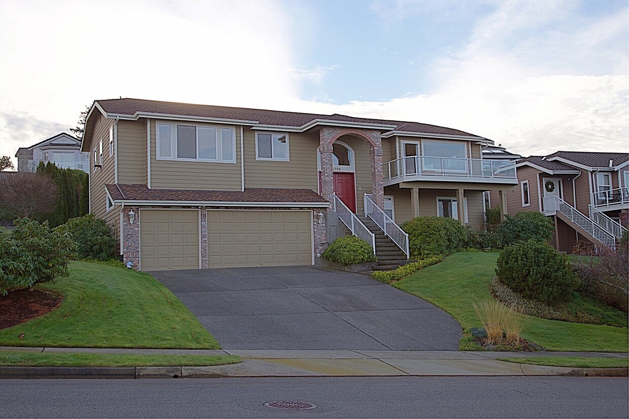 Foto principal - Custom View Home 3+ Bedrooms NE Tacoma