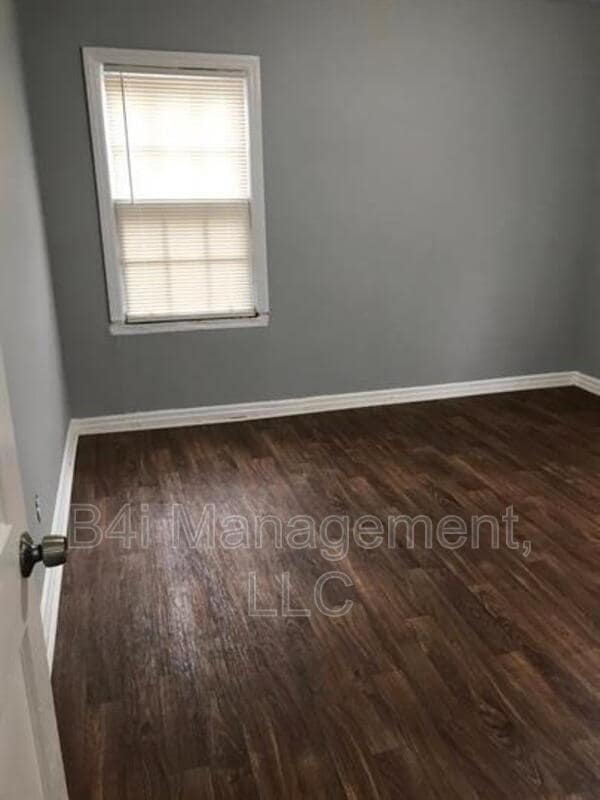 Building Photo - 4692 Beecher St