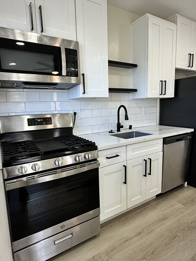 Foto del edificio - 4311 Dwight St