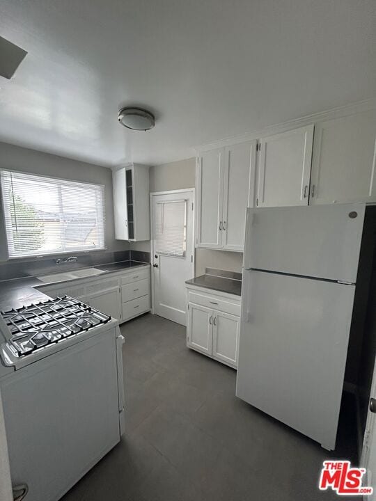 Building Photo - 4121 Santo Tomas Dr