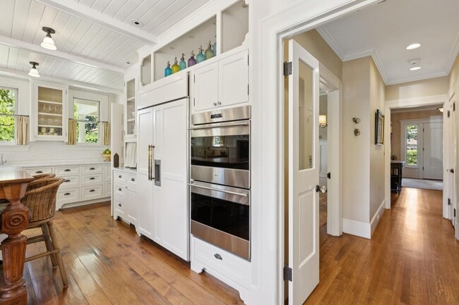 Building Photo - Luxury Exclusive Home for Lease