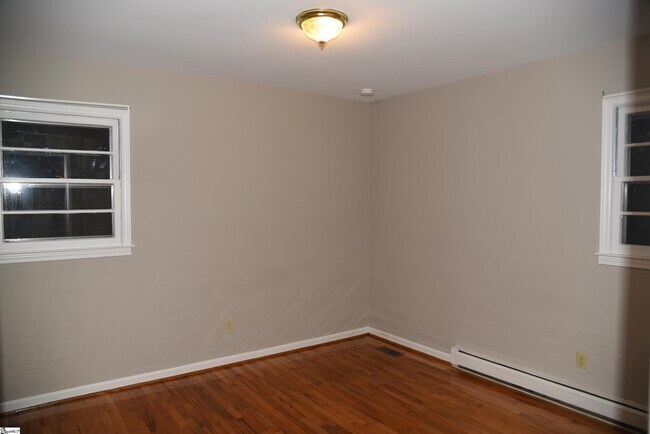 Building Photo - 608 Memorial Dr Ext