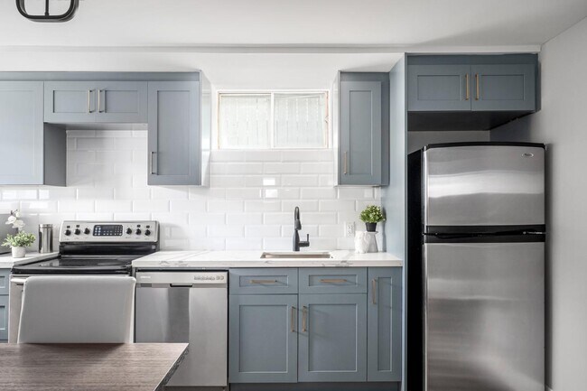 Photo du bâtiment - Modern 2 Bedroom Basement Unit– All Utilities & Parking Included – $1,950/month