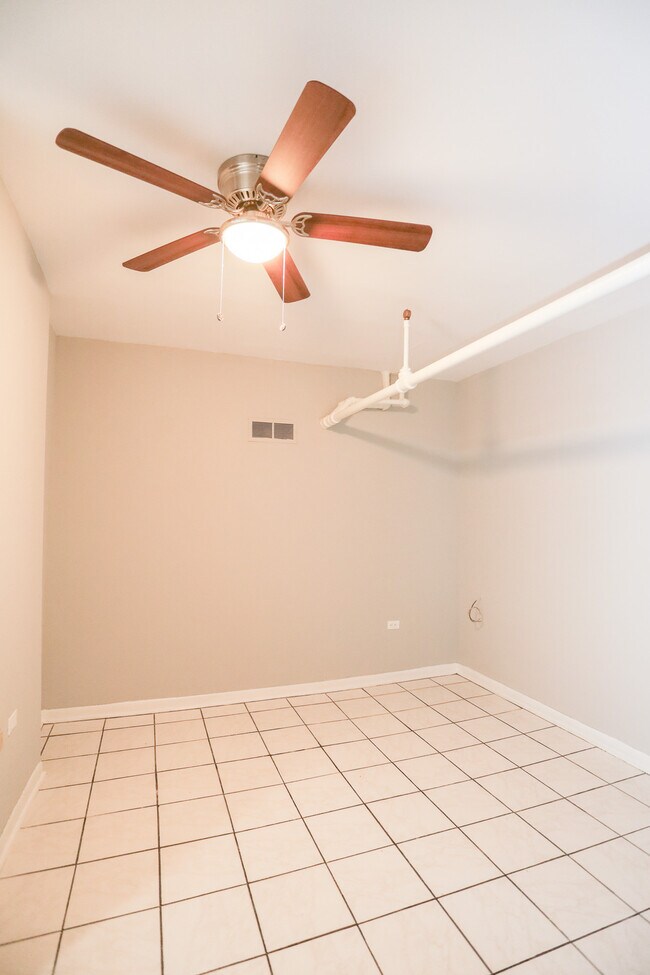 Foto del edificio - 1342 W Foster Ave