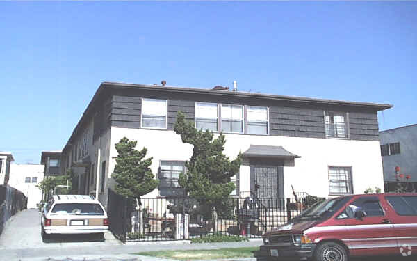 Foto principal - 1042 N Normandie Ave