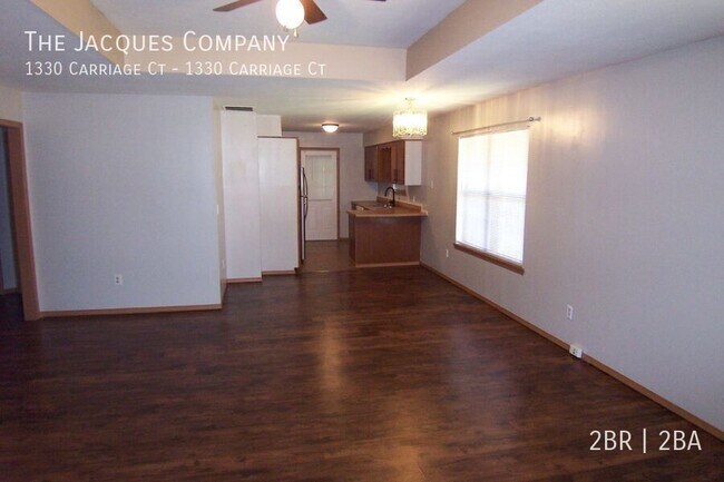 Foto del edificio - 1330 Carriage Ct