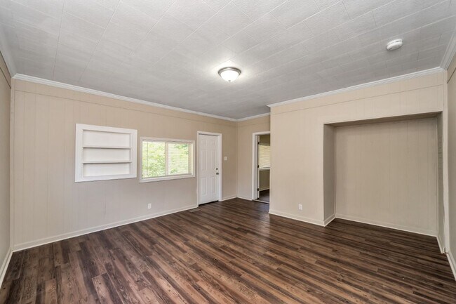 Foto del edificio - Fully Renovated 2BR Home in Dora, AL — Mod...