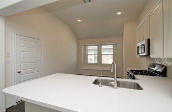 Building Photo - 8414 Beacon Bay Cir