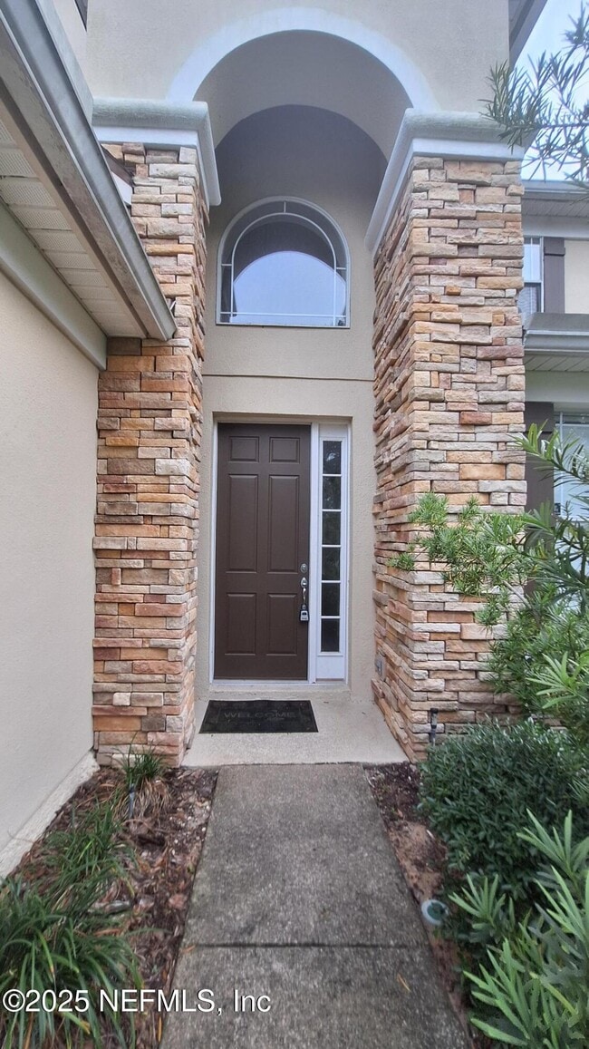 Building Photo - 3900 Hillstead Ln