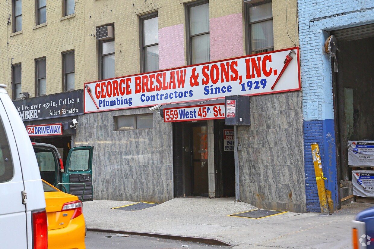 Foto del edificio - 559 W 45th St