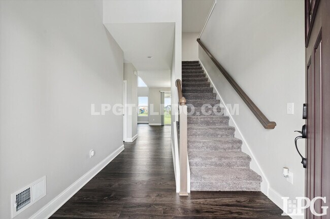 Building Photo - 1038 Stoneleigh Rd