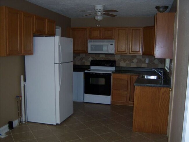 Foto del edificio - 810 Juniper Dr., Fayetteville Nc 28304