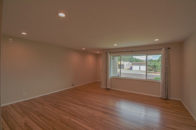 Foto del edificio - 9501 Arvilla Ave NE
