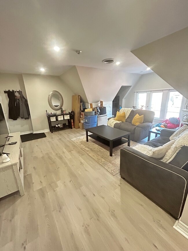 Building Photo - Spacious 1 Bed in Durand