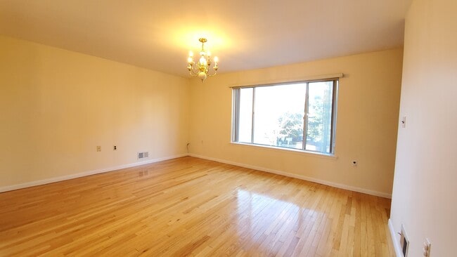Building Photo - 404 Chestnut St
